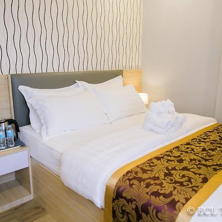 Ecl Travellers Inn Aklan Bagian luar foto